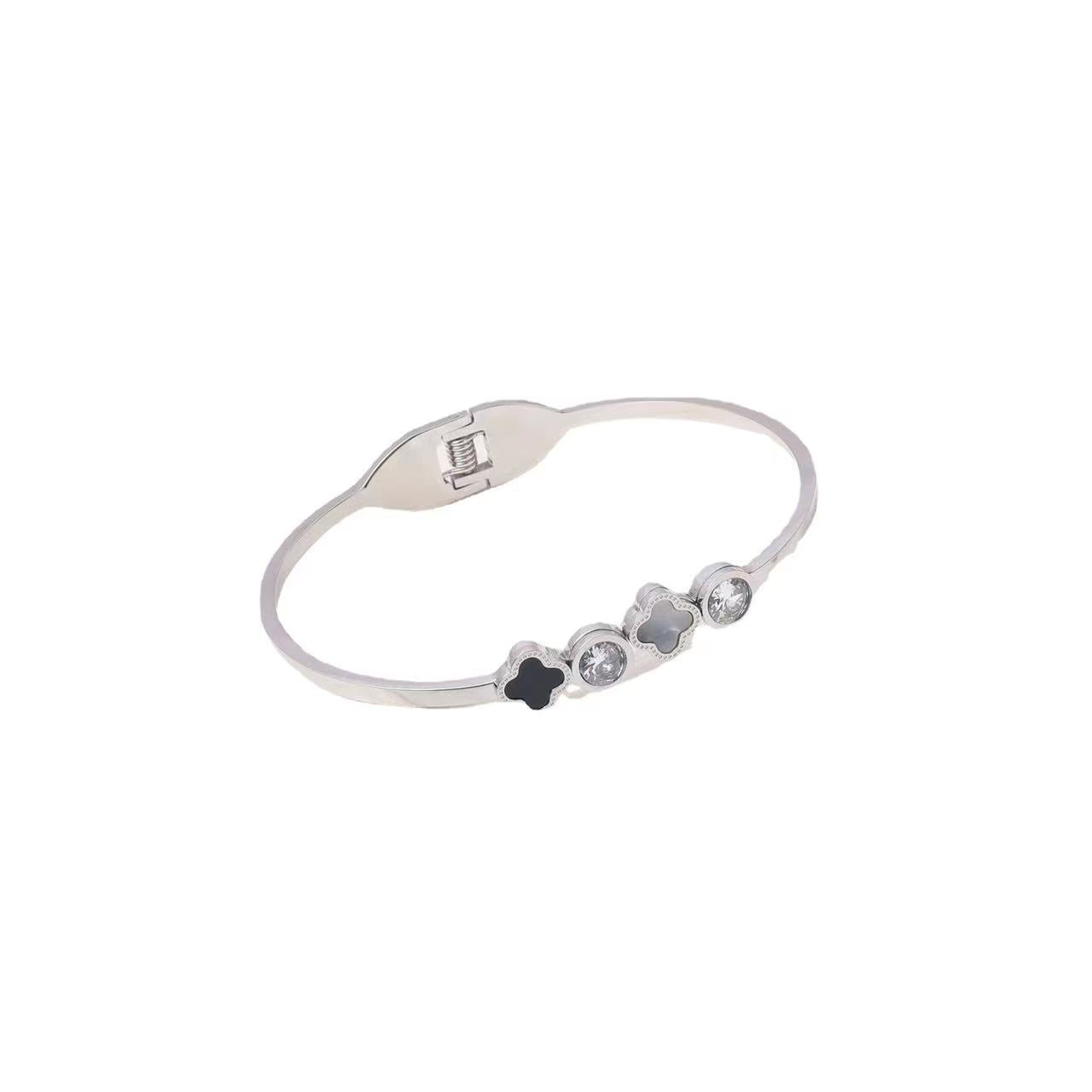 Elegante pulseira de trevo de aço inoxidável com diamantes