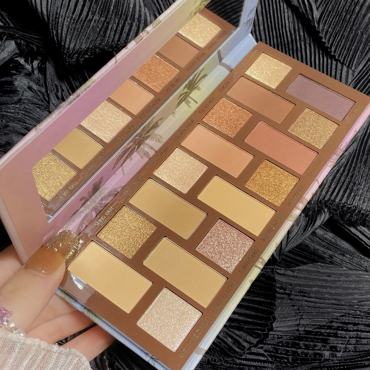 16-Color Eyeshadow Palette