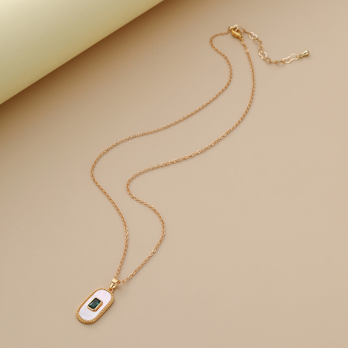 Oval zircon necklace