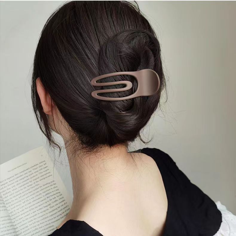 Frosted hairpin woman