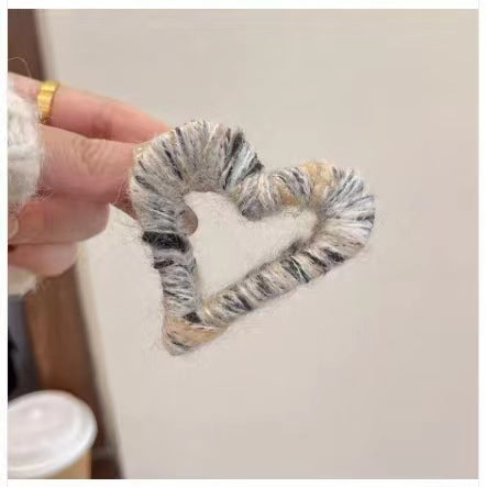 Yarn love grab clip girl