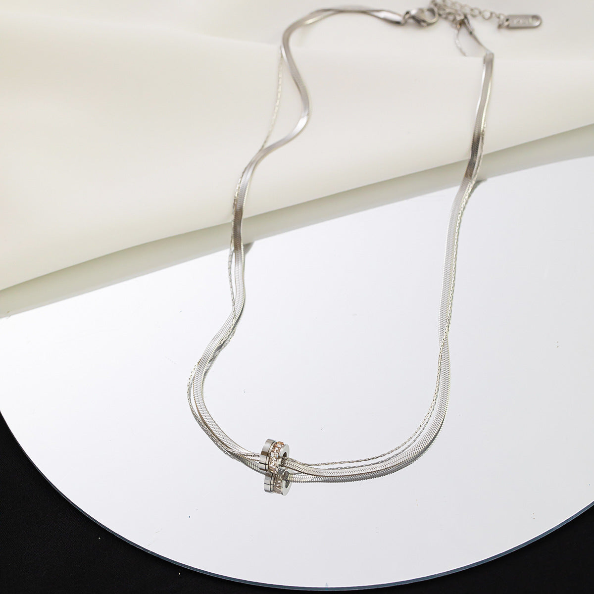 Women's Titanium Steel Clavicle Ring Necklace — Light Luxury