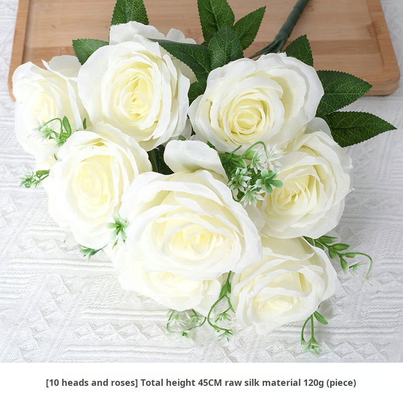 flores artificiales blancas
