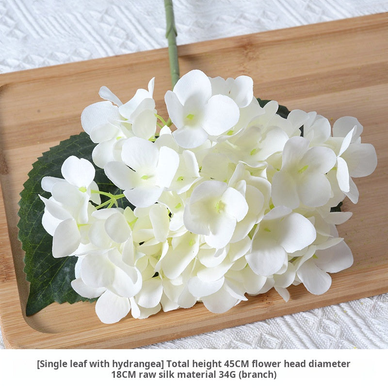 flores artificiales blancas
