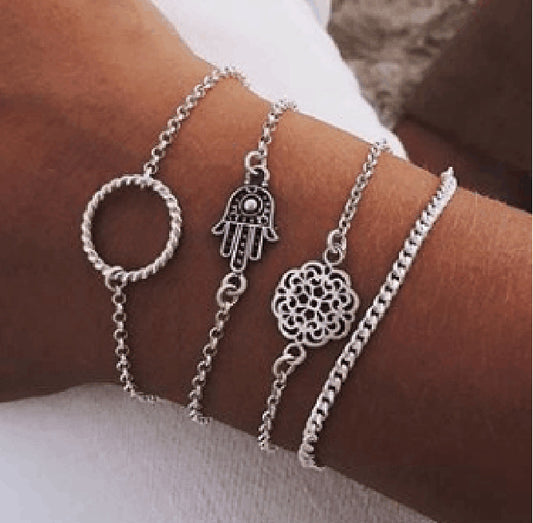 Conjunto de cuatro piezas de pulseras trenzadas con diseño de palmeras huecas 