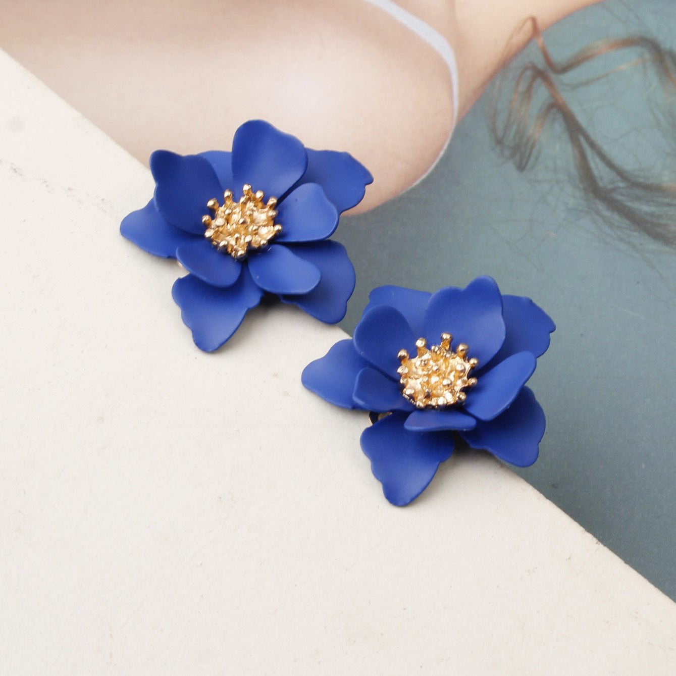 Frosted lacquer flower earrings