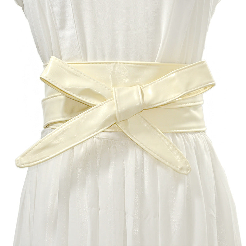 Bow strap waist seal