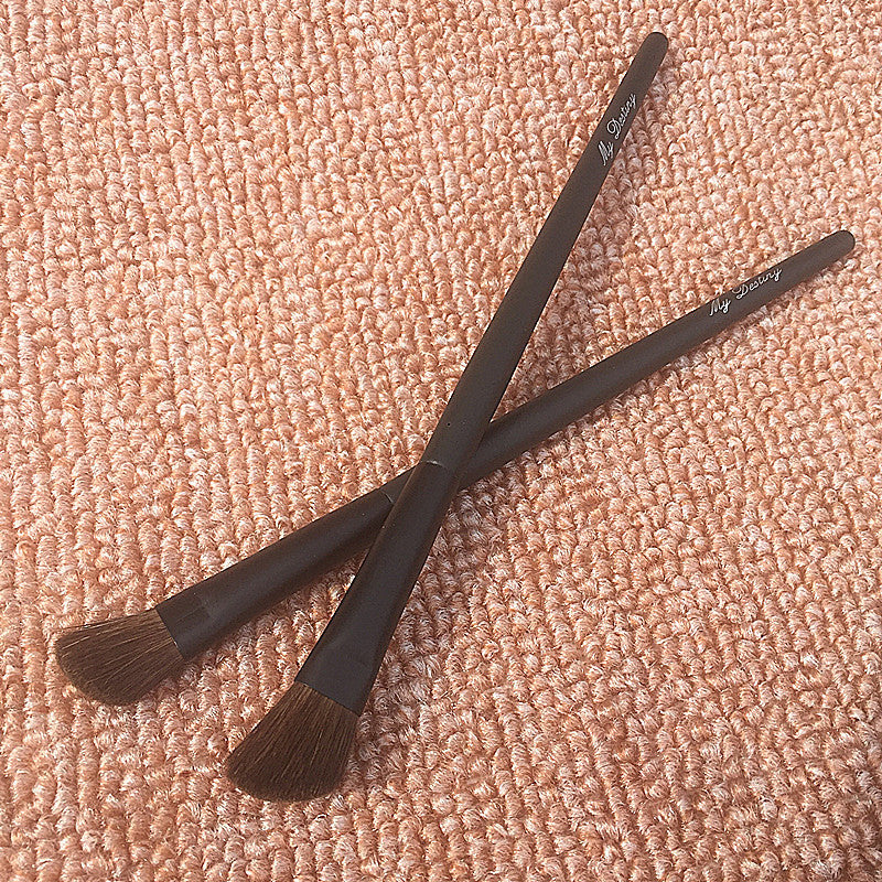 Angled Animal Hair Nose Contour Brush