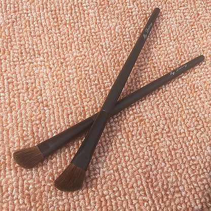 Angled Animal Hair Nose Contour Brush