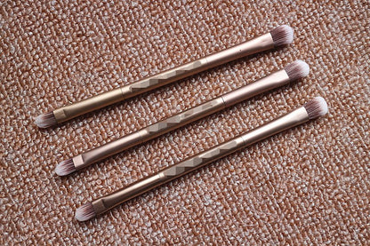 UD3 Dual-Head Eyeshadow and Concealer Brush