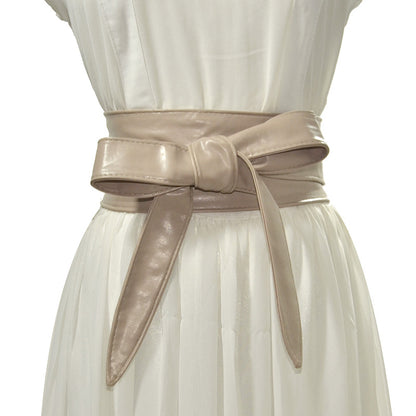 Bow strap waist seal