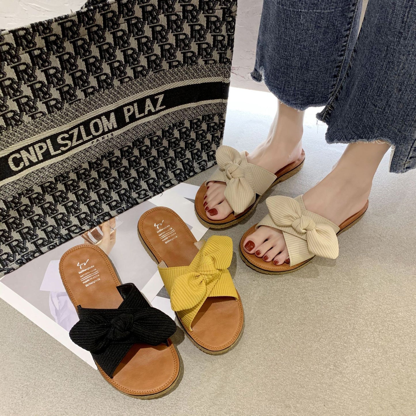 Bow slippers are worn by women in summer