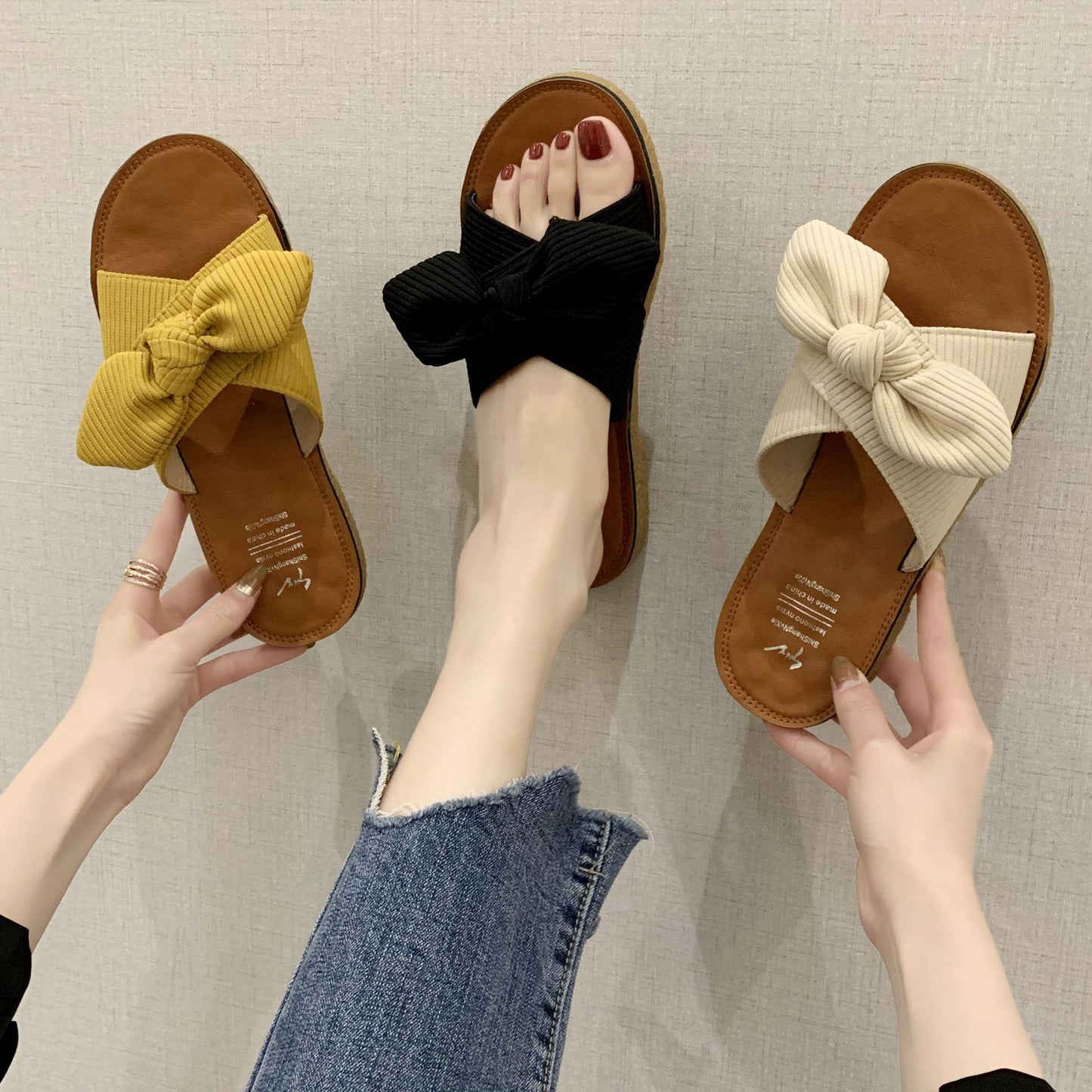 Bow slippers are worn by women in summer