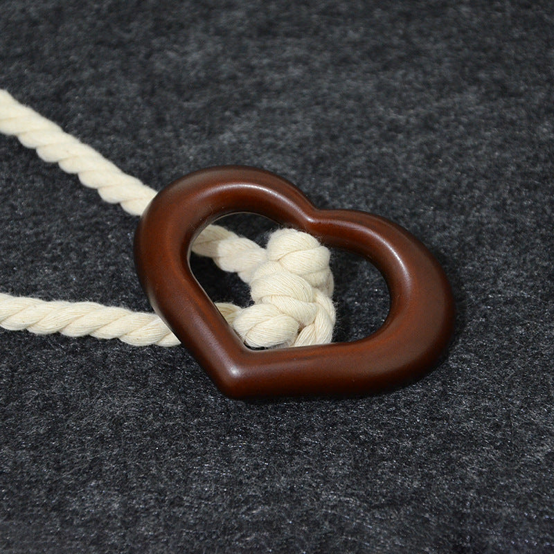 Heart-shaped log buckle belt