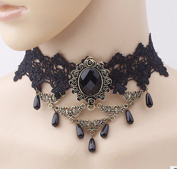 Explosive lace necklace