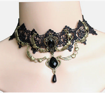 Explosive lace necklace