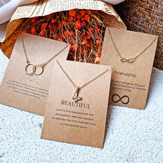 Collar de aleación con forma de mariposa y tarjeta de papel con letras antiguas 