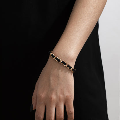 Tobillera con flocado exagerado estilo punk 