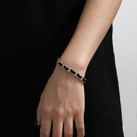 Tobillera con flocado exagerado estilo punk 