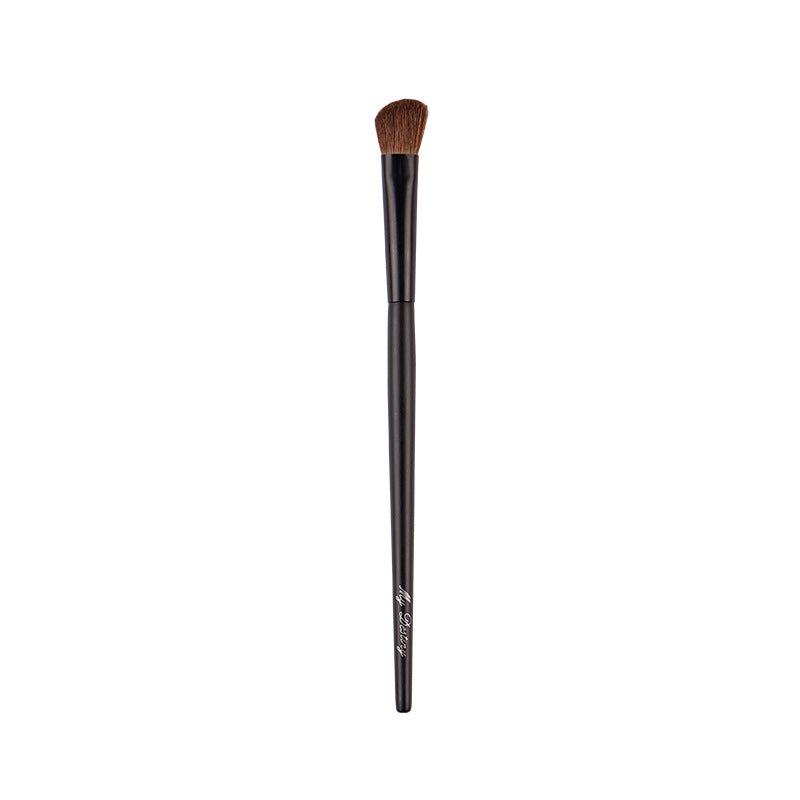 Angled Animal Hair Nose Contour Brush