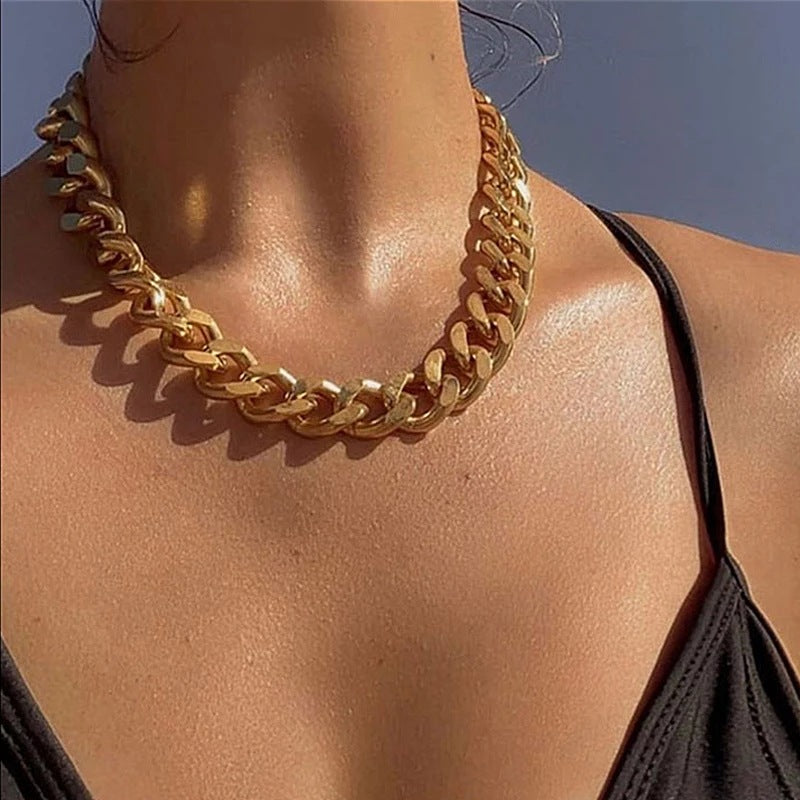 Retro Thick Chain Collarbone Necklace