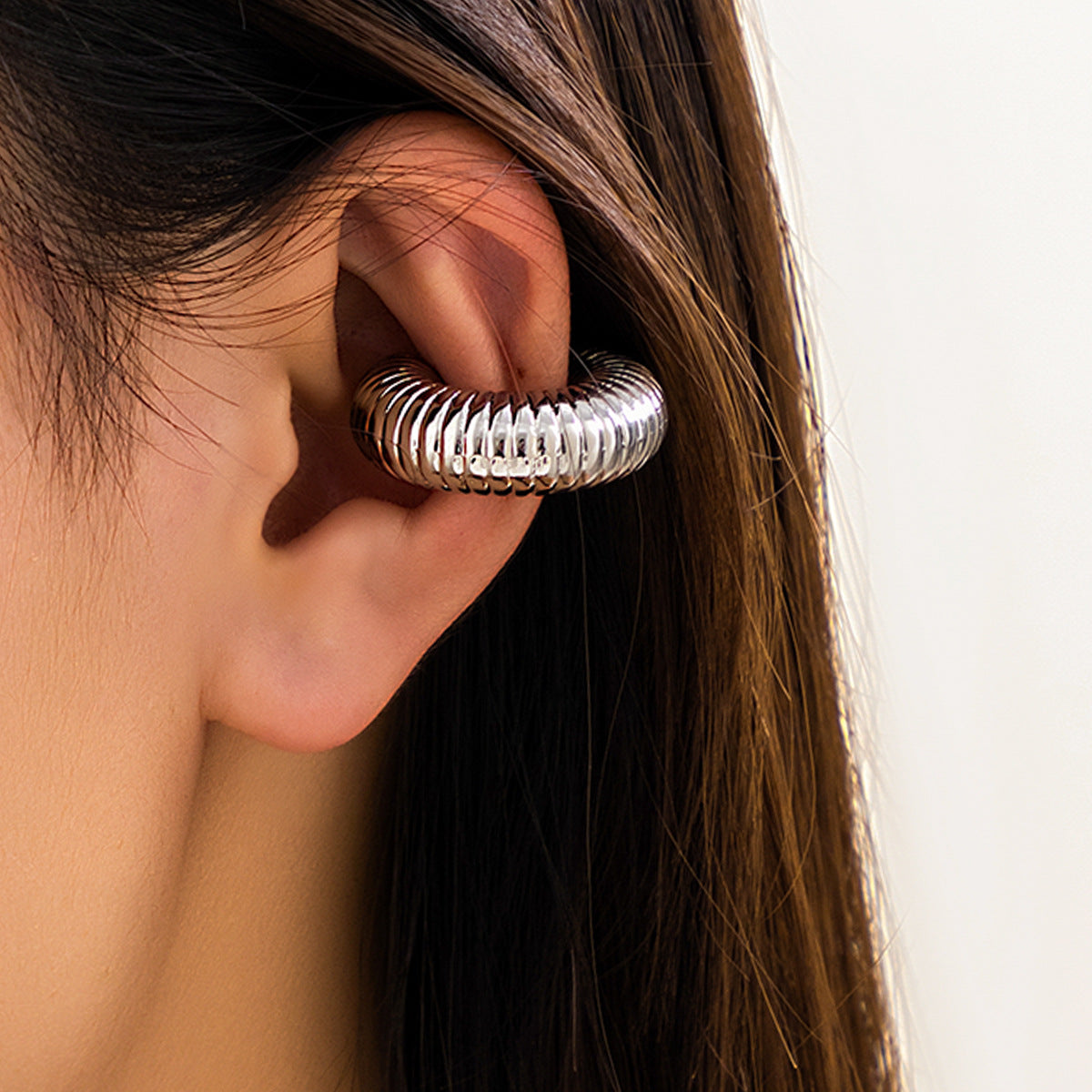 Clips para orejas circulares de marea para mujer con clavos de hueso para oreja simple 