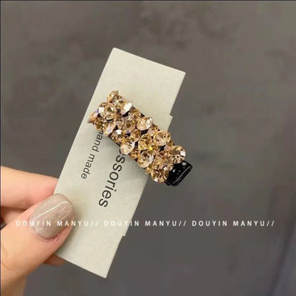 Pinza para el pelo elegante con clip lateral de diamantes de imitación de colores 