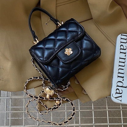 Bolso pequeño con cadena estilo Chanel 
