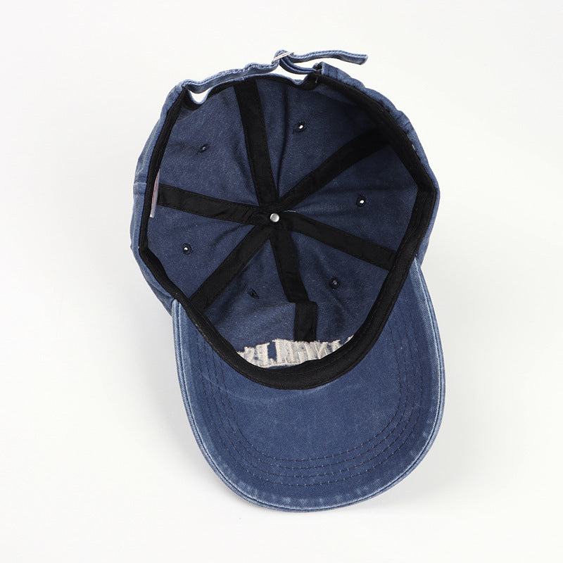 Gorra bordada con letras vintage 