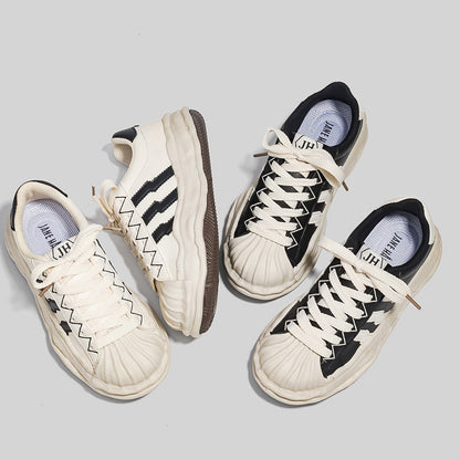 Zapatos blancos de primavera para mujer en zapatos. 