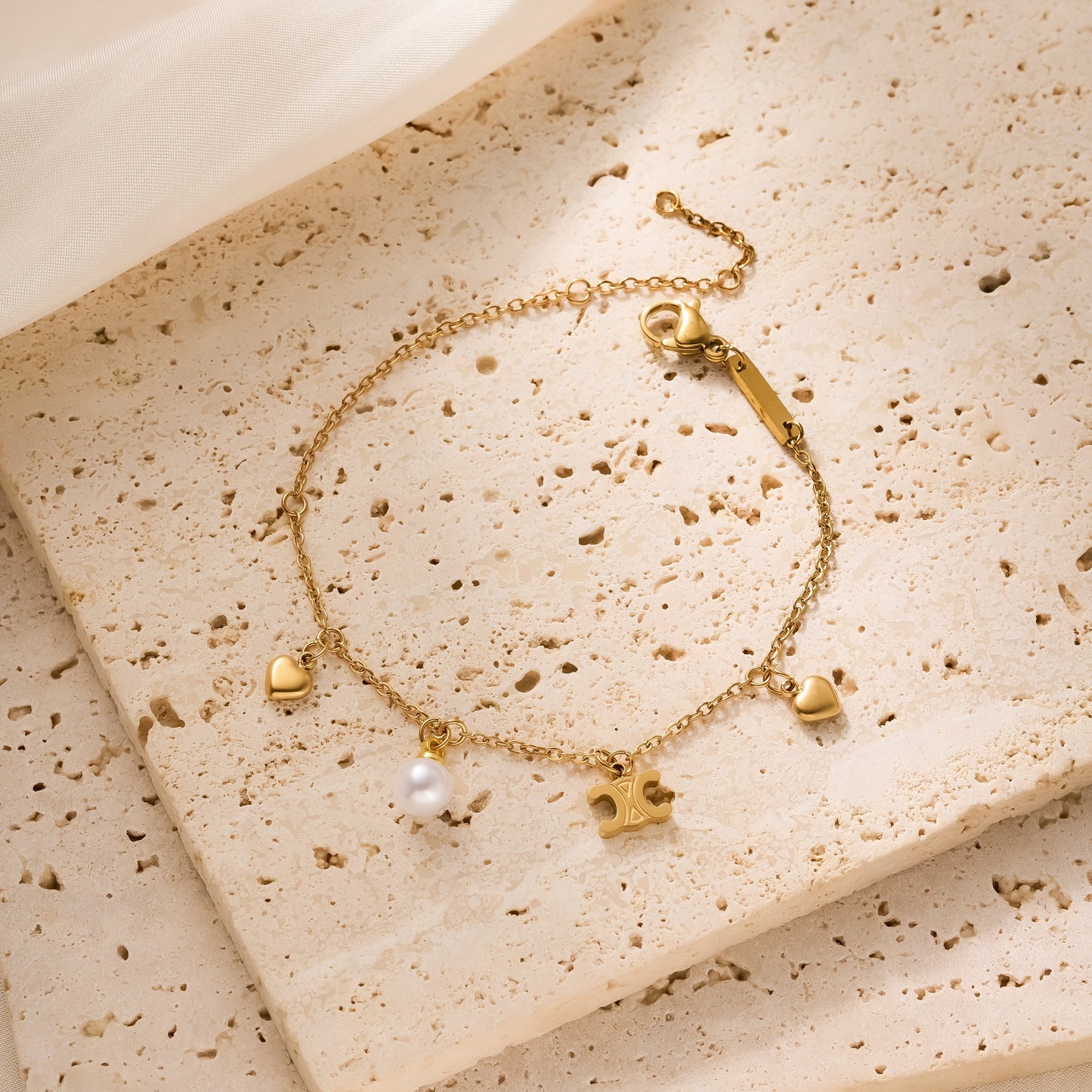 18K Gold Pearl Heart Bracelet