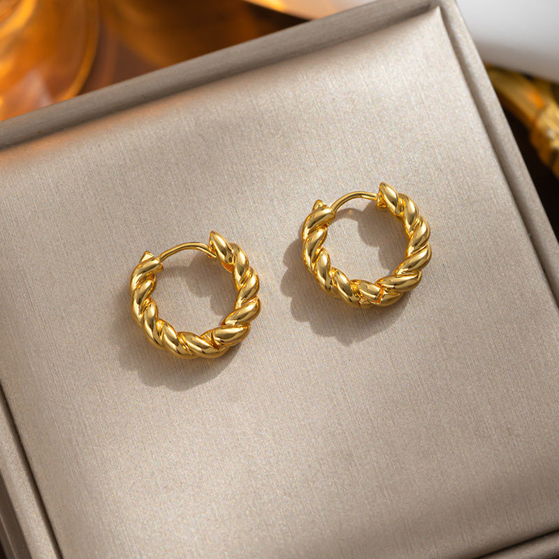 Brincos de argola torcidos elegantes, banhados a ouro vintage, joias elegantes para orelha de titânio 