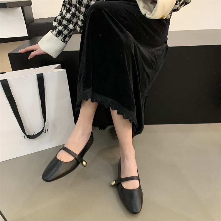 Comfortable square head shallow mouth flats