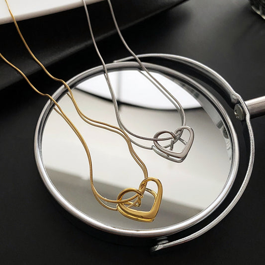 Collar de corazón hueco de acero de titanio, diseño elegante, colgante minimalista 