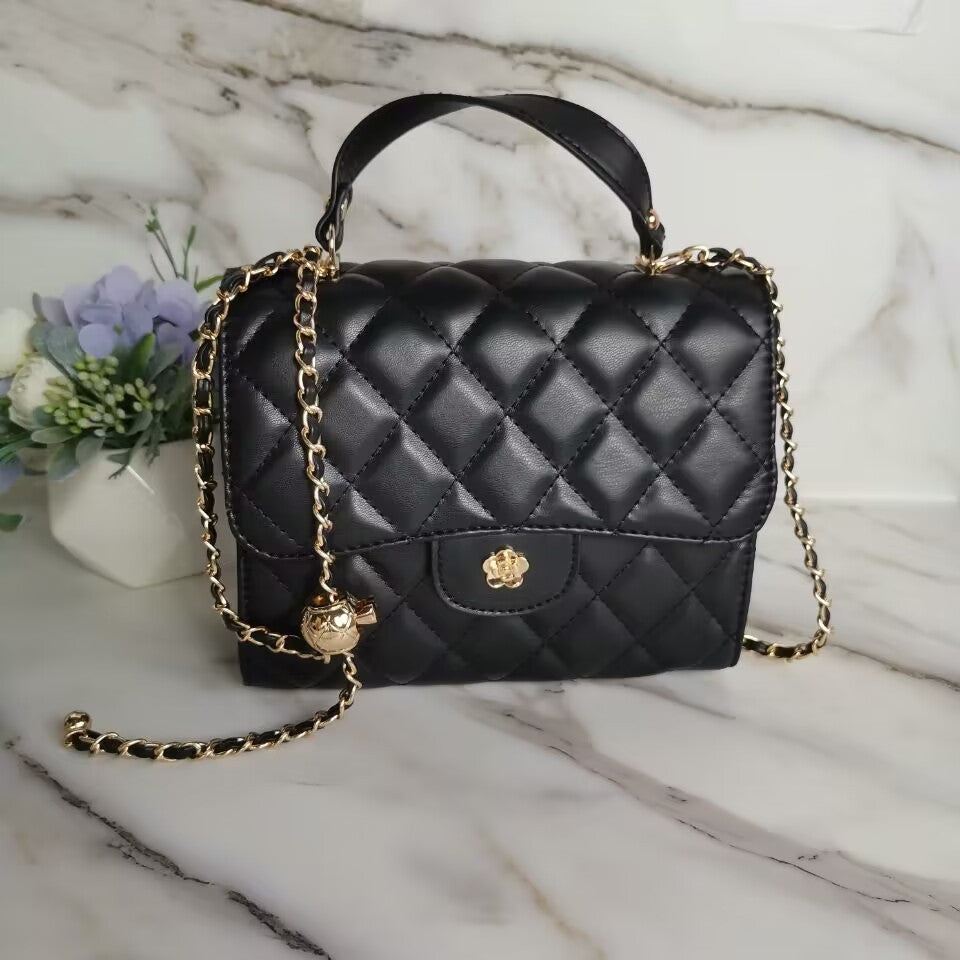 Bolso pequeño con cadena estilo Chanel 