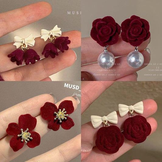 Pendientes de botón con flores color burdeos de primera calidad