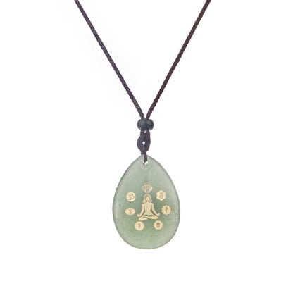 Colar com pingente de ioga gravado em cristal 