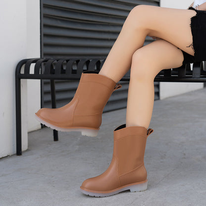 Wearing versatile rubber shoes