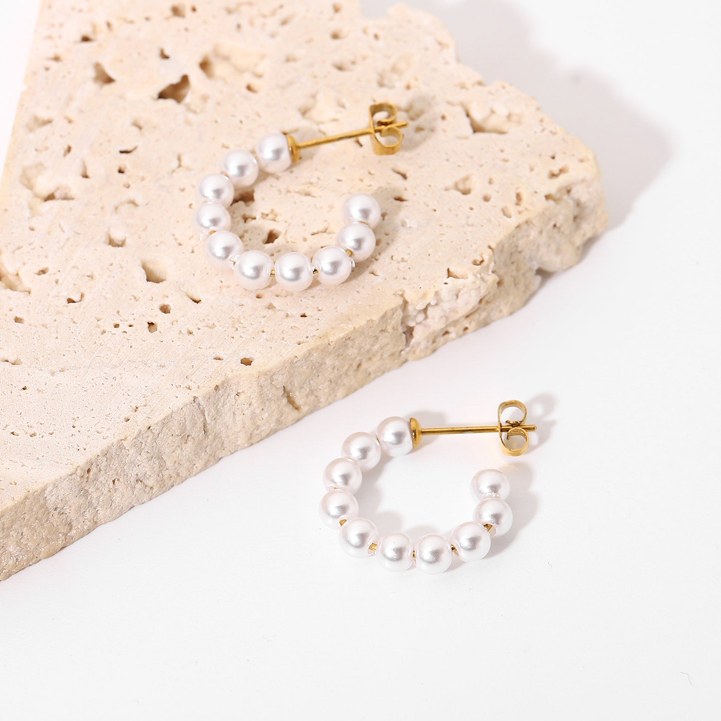Pearl gold earrings