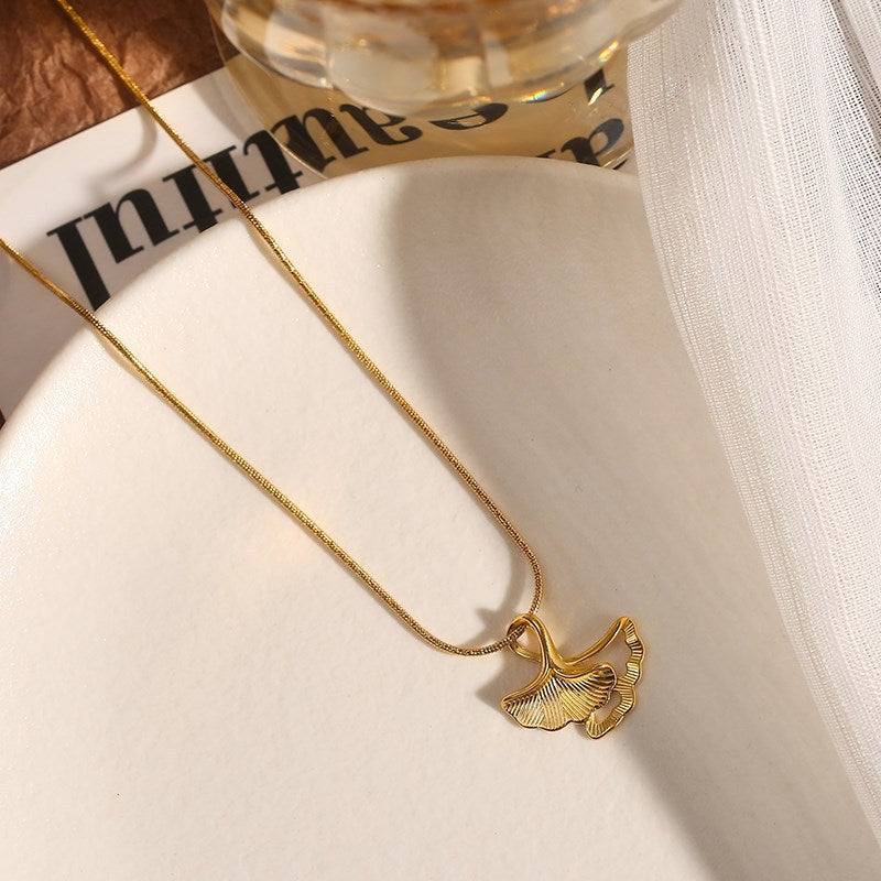 Ginkgo biloba pendant necklace