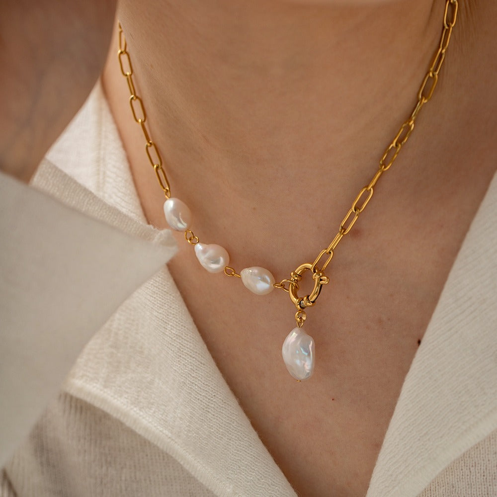 Collar con colgante de mujer de estilo vintage. 