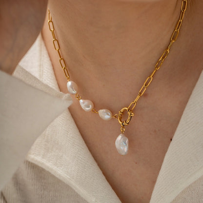 Collar con colgante de mujer de estilo vintage. 