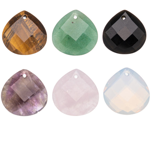 Pingente triangular facetado de cristal 