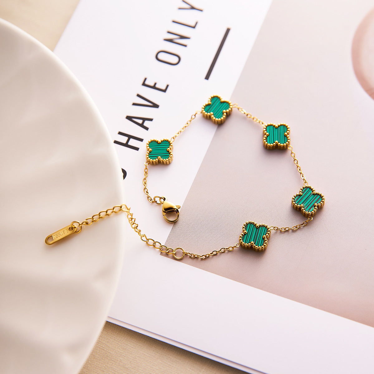 15mm 18K Gold-Plated Titanium Steel Double-Sided Four-Leaf Clover Collarbone Necklace — High Color Retention