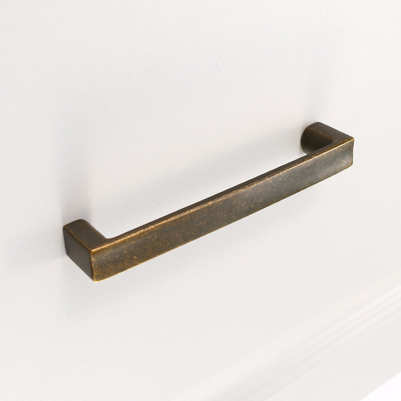 Simple wardrobe handle