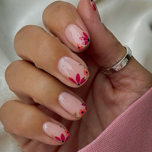 Uñas postizas cuadradas con diseño floral en color ciruela 