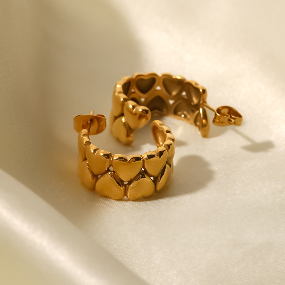 Heart stitching C-shaped earrings