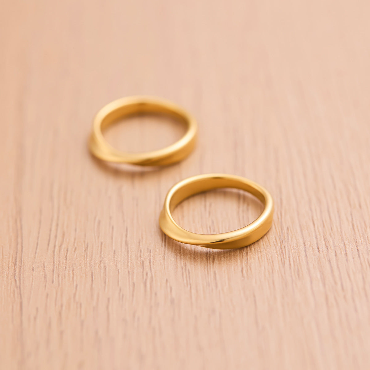 Mobius Couple Ring
