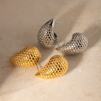 Teardrop-shaped titanium earrings
