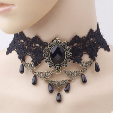 Explosive lace necklace